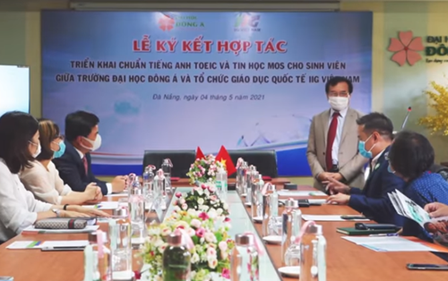Chuẩn hóa năng lực ngoại ngữ và tin học cho SV với bài thi quốc tế TOEIC và MOS